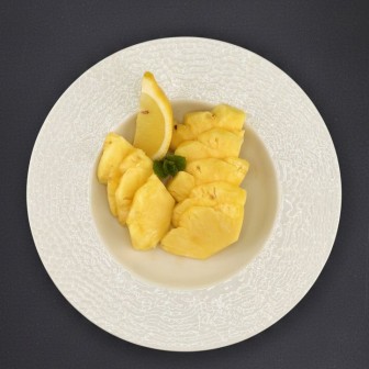 Ananas frais avec citron vert et miel