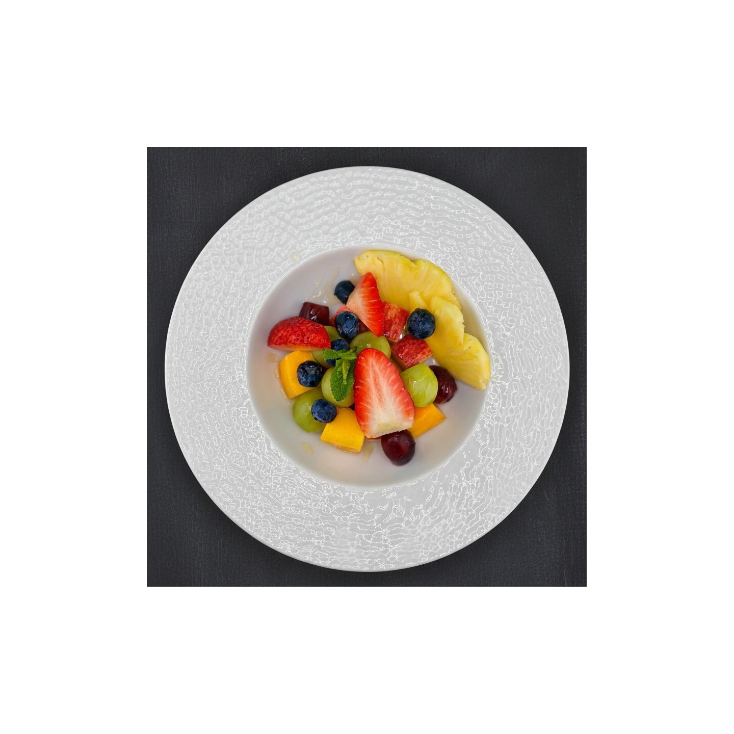 Fruits frais de saison avec citron vert et miel