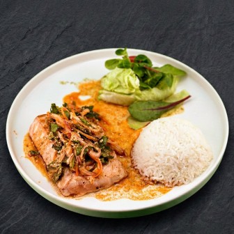 Saumon grillé avec sauce thaïe