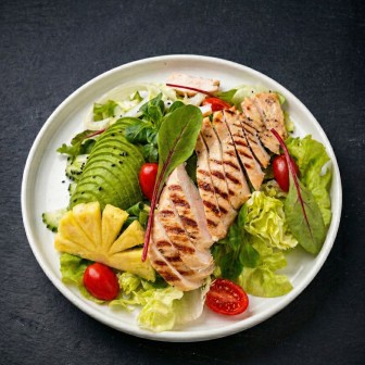 Salade à la sauce thaïe